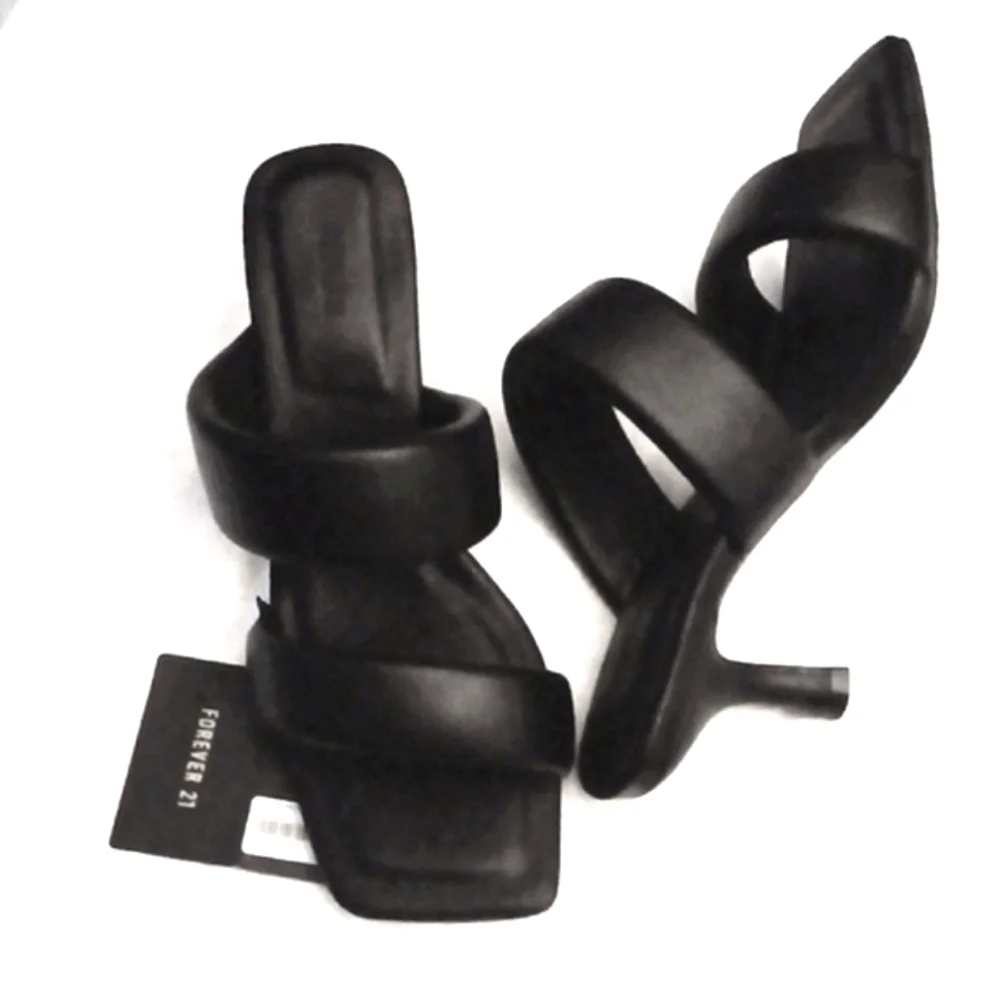 FOREVER 21. BLACK SQUARE TOE SANDAL. SIZE 9 - Picture 2 of 9